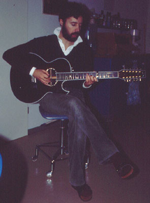 Hugh Featherstone playing a 12-string Washburn guitar in Darmstadt