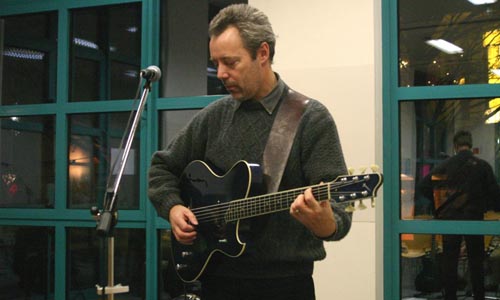 Hugh Featherstone playing an Amnesty International concert in Viersen, Germany