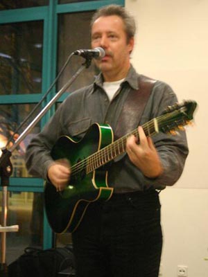 Hugh Featherstone playing a Candlelight concert for Amnesty International in Viersen, 28 October 2005