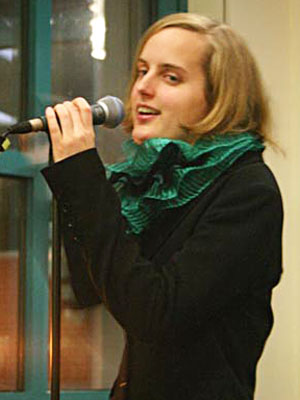 Kimbastian singing at a Candlelight concert for Amnesty International in Viersen