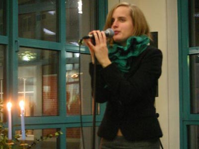 Kimbastian singing at a Candlelight concert in Viersen