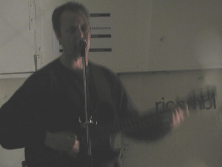Hugh Featherstone singing at Rue Bunte Hugh Featherstone singing at Rue Bunte