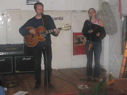 Hugh Featherstone and Kimbastian singing, Rue Bunte, Berlin Hugh Featherstone and Kimbastian singing, Rue Bunte, Berlin