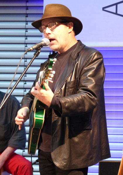 Hugh Featherstone (guitars and vocals), Walls to Fall, Berlin, November 2014