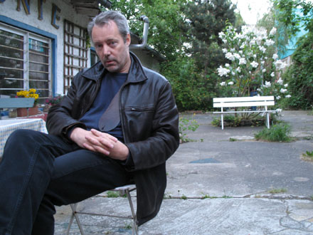 Hugh Featherstone im Rue Bunte Garten