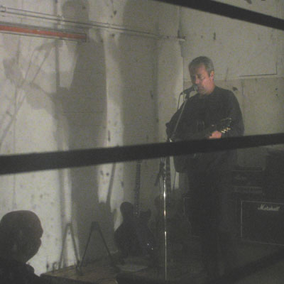 Hugh Featherstone und Kim Bastian spielen im Rue Bunte Studio