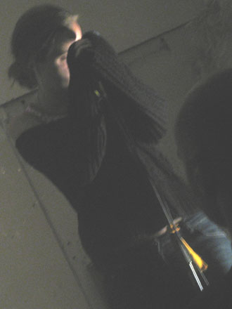 Hugh Featherstone und Kim Bastian spielen im Rue Bunte Studio