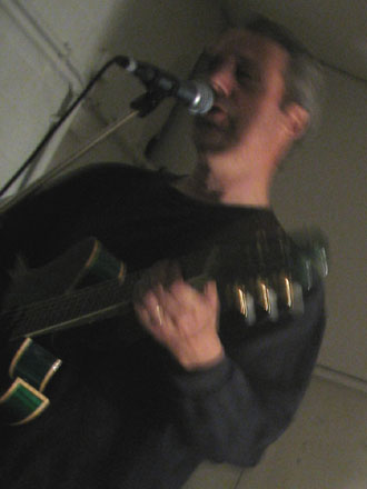 Hugh Featherstone und Kim Bastian spielen im Rue Bunte Studio