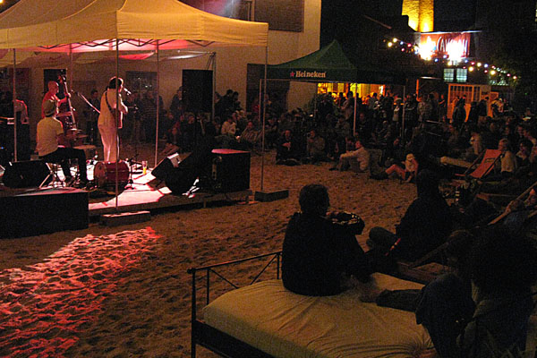  Zukunft und Die Lichter - Foto: David John 